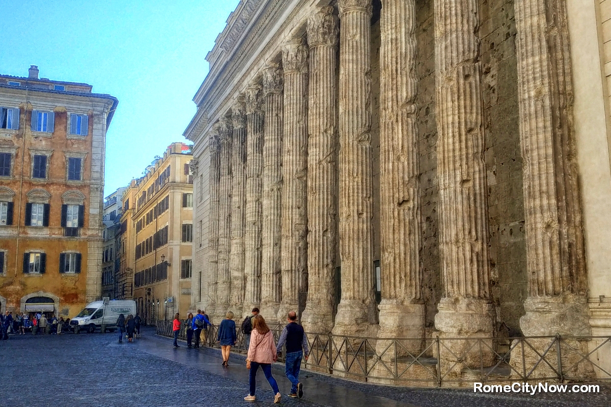 Il Tempio di Adriano - Temple of Hadrian