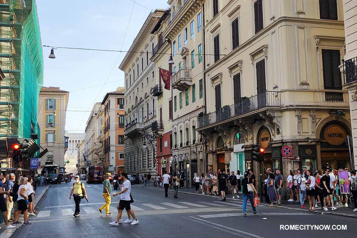 Tourists crossing a zebra crossing in Via del Corso in Rome